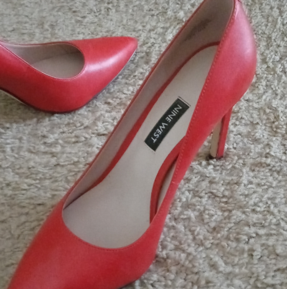 Hot red heels 👠